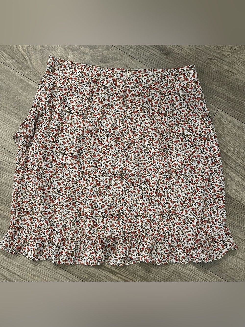 Princess Polly White Mini Skirt with Red Floral Pattern - Picture 6 of 7